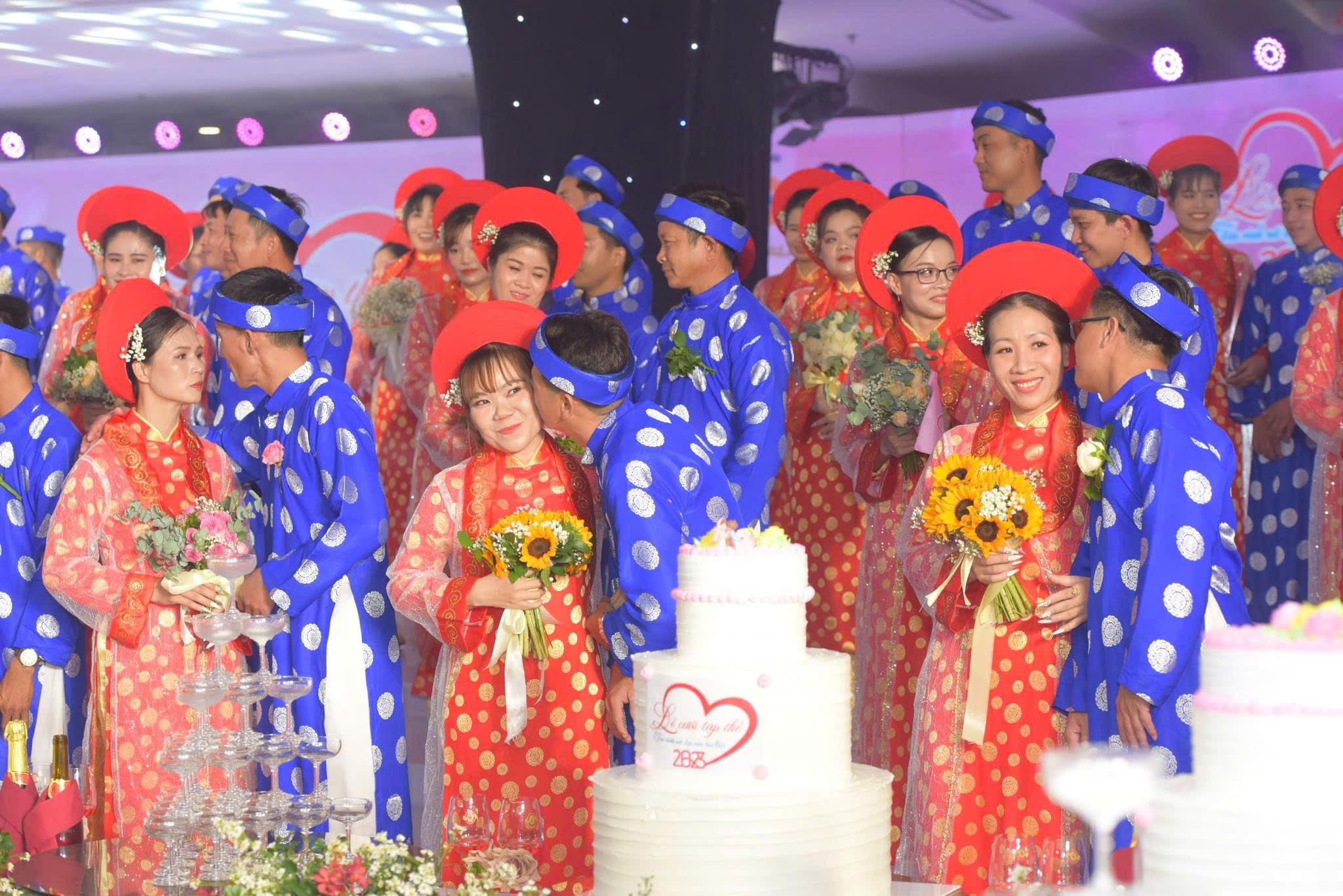 Hành trình lễ cưới tập thể năm trước 4