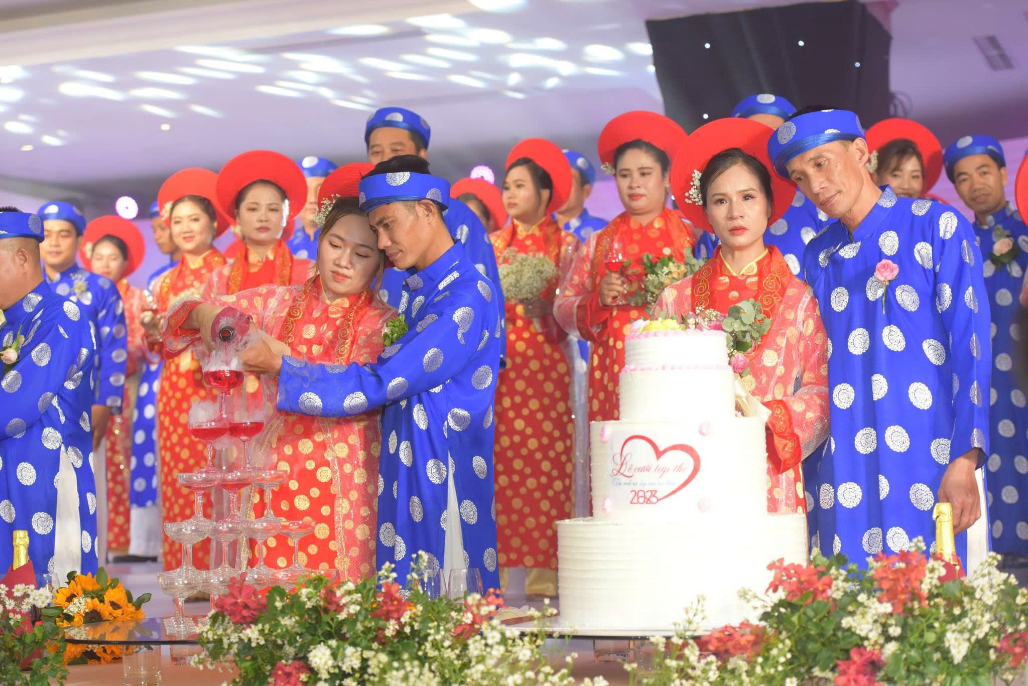 Hành trình lễ cưới tập thể năm trước 10